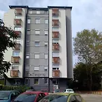 아파트 King-size Bed, Free Parking, Kitchenette, Wifi *