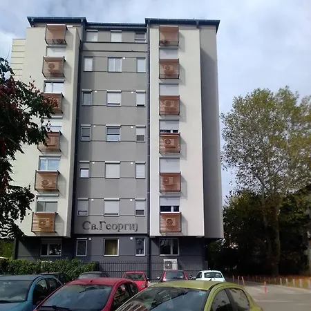 Apartment King-size Bed, Free Parking, Kitchenette, Wifi *