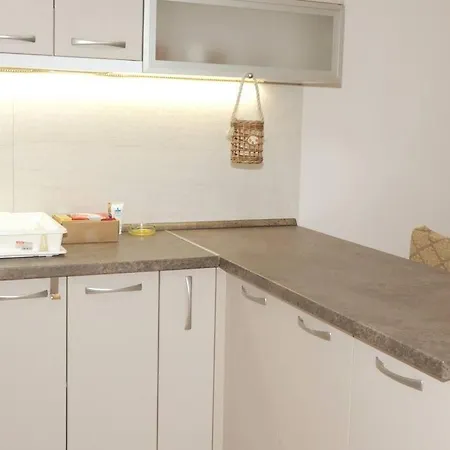 Apartment King-size Bed, Free Parking, Kitchenette, Wifi