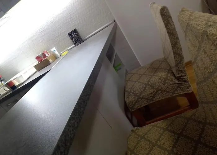 King-size Bed, Free Parking, Kitchenette, Wifi Apartment *