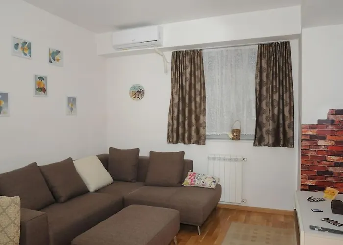 King-size Bed, Free Parking, Kitchenette, Wifi Apartment *